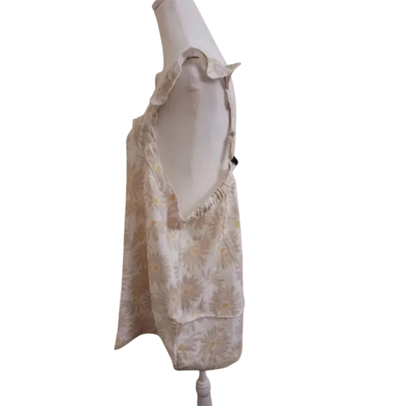 Torrid Size 1 Duofold Ruffle Button Front Tank - Picture 4 of 5